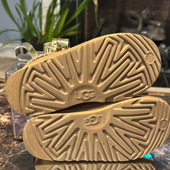 UGG Tasman II Kids Chestnut Slippers with Patterned Trim - Size 3 - Picture 9 of 11